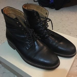 Black Plain toe boots JT